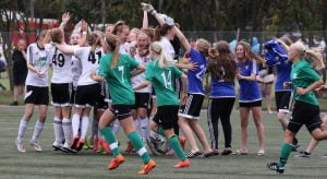 Sigri fagnað. Ljósmynd: Gestur Skarphéðinsson.